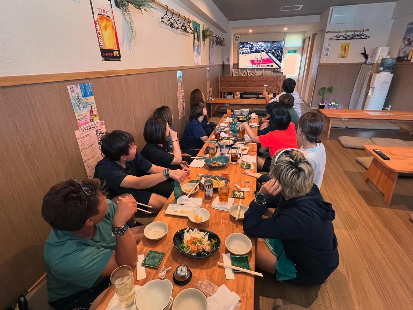 スポーツ観戦👍焼き鳥と豊富な料理😋